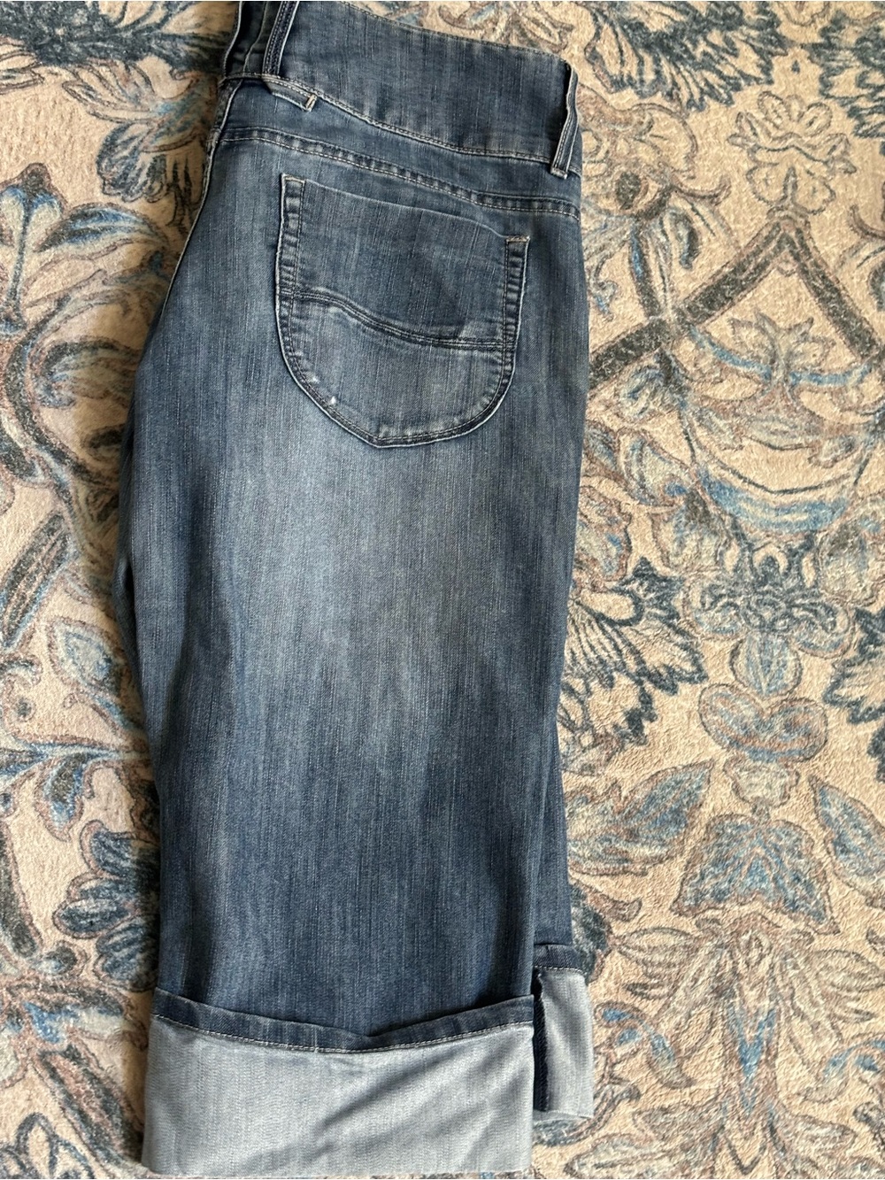 Lee Capris - Picture 3 of 3